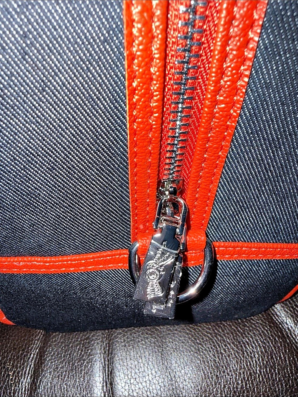 Von Dutch Hollywood Skatepark Duffle Bag in Black & Red NWT - Picture 6 of 7